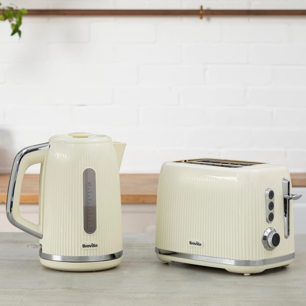 Breville Bold Vanilla Cream Electric Kettle | 1.7L | 3kW Fast Boil | Cream & Silver Chrome [VKT223] — view 7