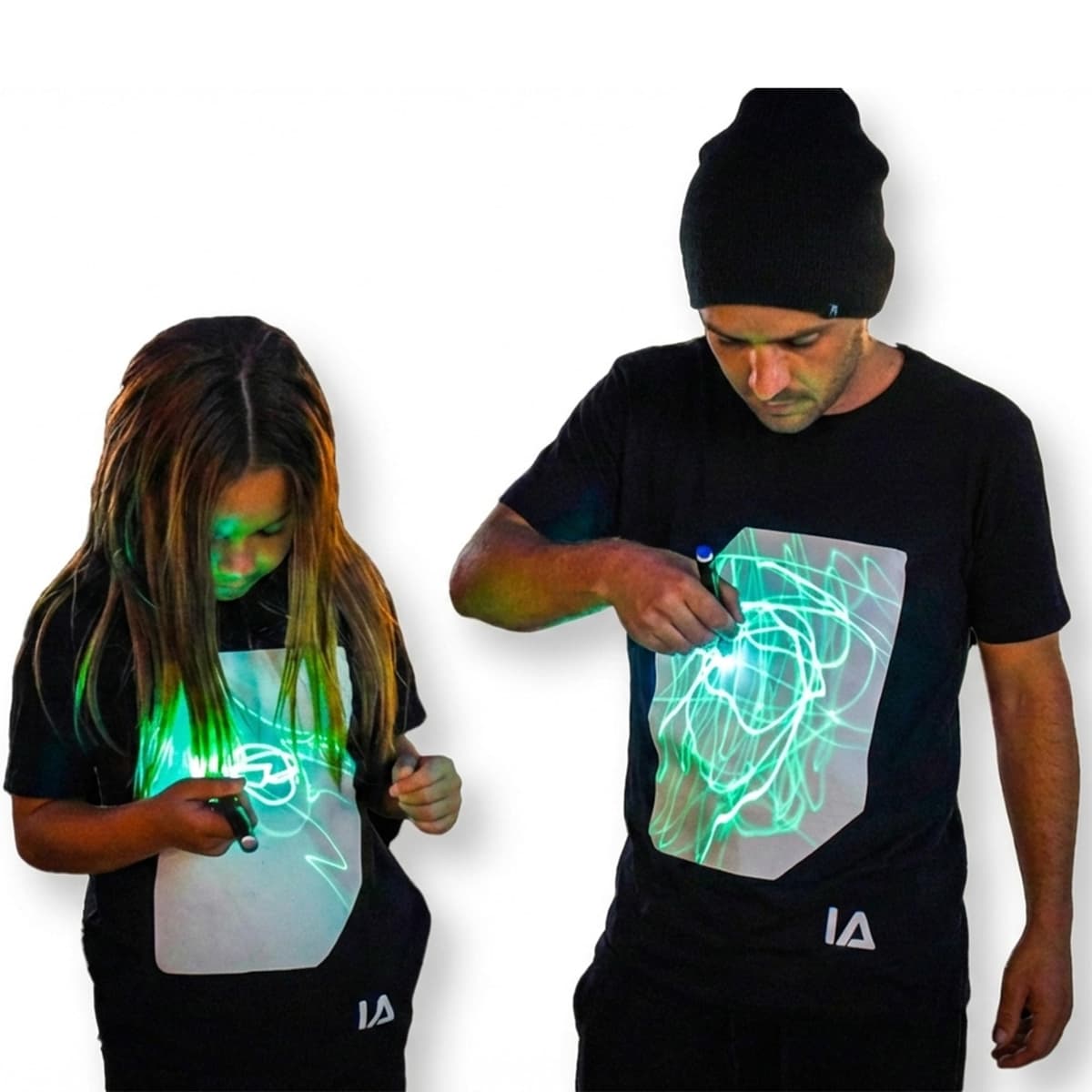 Illuminated Apparel Camiseta con diseño Interactivo con luz Que Brilla en la Oscuridad