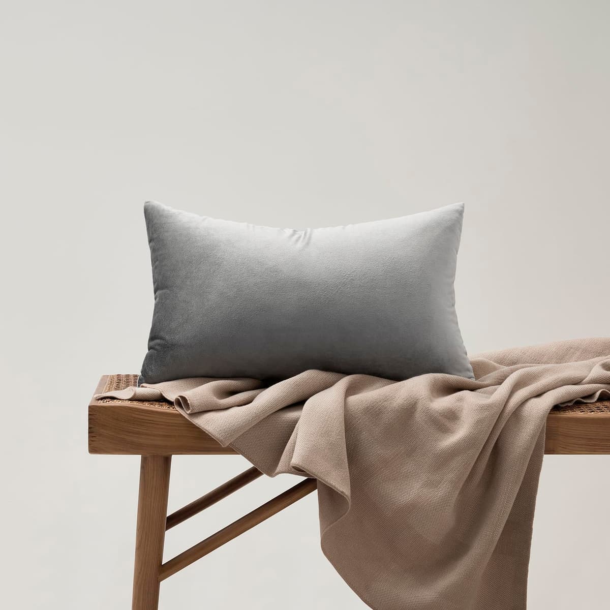 Gris Oscuro Terciopelo Almohada Cubre Caso Suave decoración Fundas de de cojín para sofá Dormitorio Coche Cama Casa Decor 30x50cm ，Pack de 2 — view 7