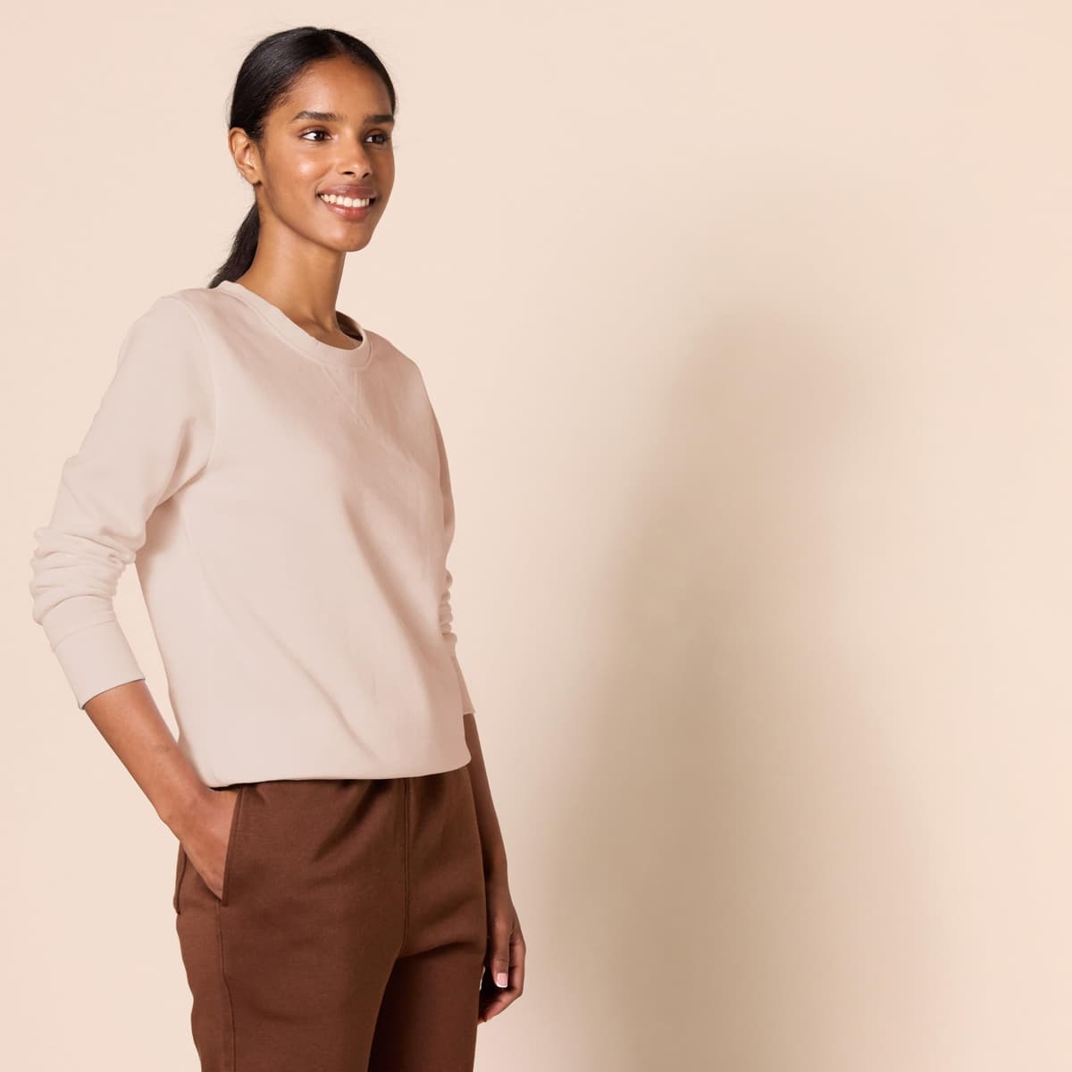 Amazon Essentials Mujer Sudadera con Cuello Redondo de Forro Polar (Disponible en Tallas Grandes) — view 74