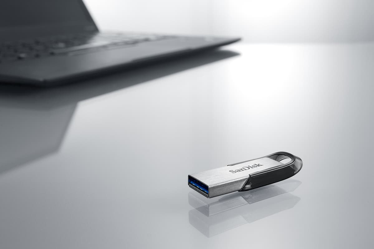 SanDisk Ultra Flair USB 3.0 64GB Flash Drive High Performance up to 150MB/s (SDCZ73-064G-G46) — view 4