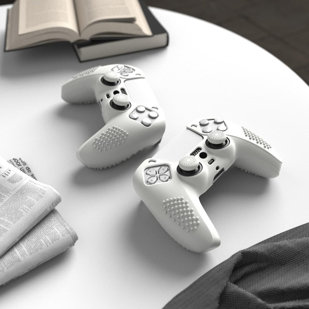 eXtremeRate PlayVital Funda de Silicona para ps5 Mando - Carcasa Protectora con 6 Tapas de Joysticks, Impermeable, Resistente y Antideslizante, Funda de Goma Suave para ps5, 3D Tachonado (Blanco) — view 2
