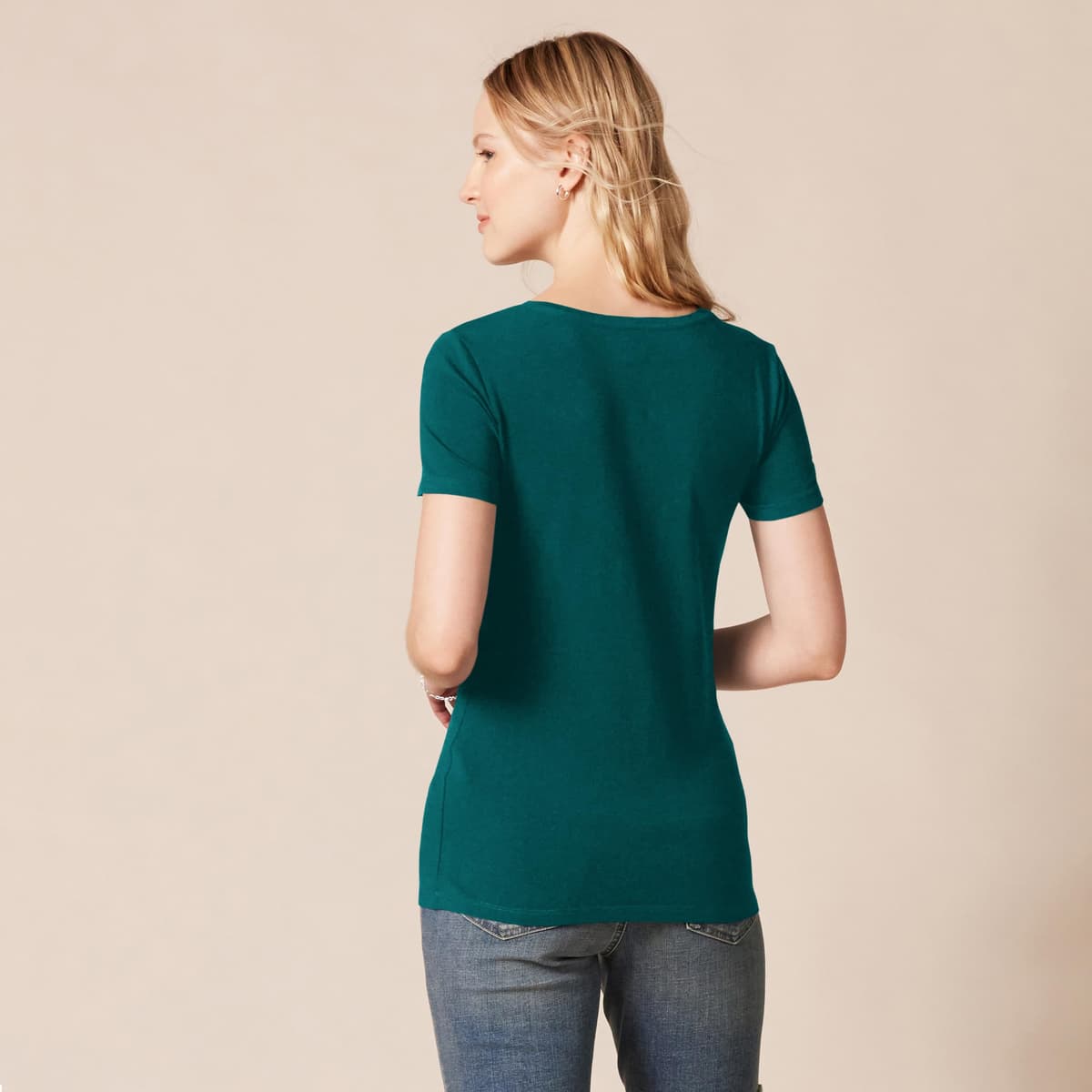 Amazon Essentials Women's Regular-Fit Short-Sleeve T-Shirt (Crewneck and V-Neck Options), Multipacks — view 211