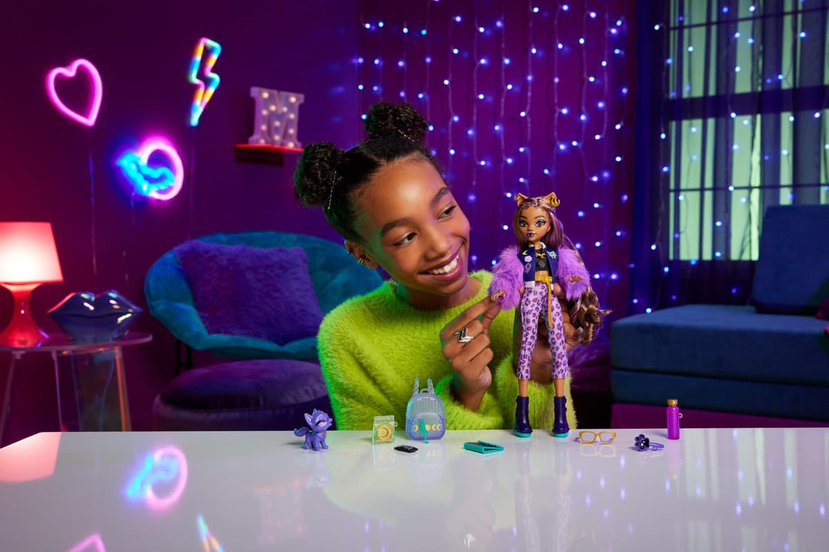 Monster High Fabulosa Clawdeen Wolf Muñeca articulada con Mascota Crescent, Conjunto de Moda y Accesorios, Juguete +4 años (Mattel HRP65) — view 2