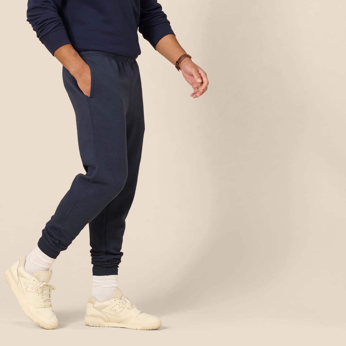 Amazon Essentials Pantalones Deportivos de Forro Polar y Corte Holgado Hombre — view 3