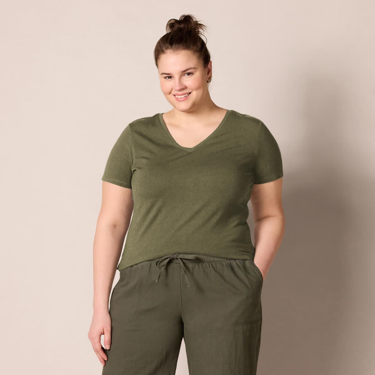 Amazon Essentials Women's Regular-Fit Short-Sleeve T-Shirt (Crewneck and V-Neck Options), Multipacks — view 20