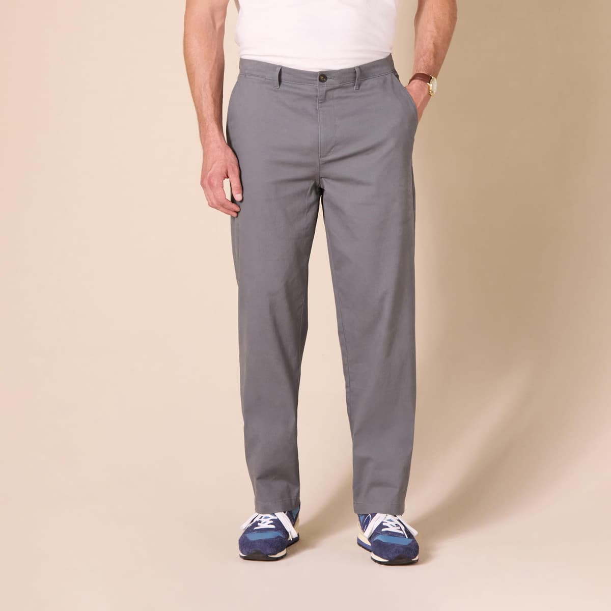 Amazon Essentials Men's Classic-Fit Casual Stretch Chino Casual Trousers — view 6