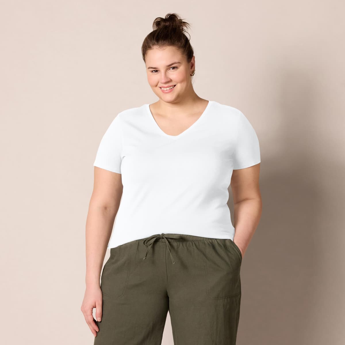 Amazon Essentials Women's Regular-Fit Short-Sleeve T-Shirt (Crewneck and V-Neck Options), Multipacks — view 408