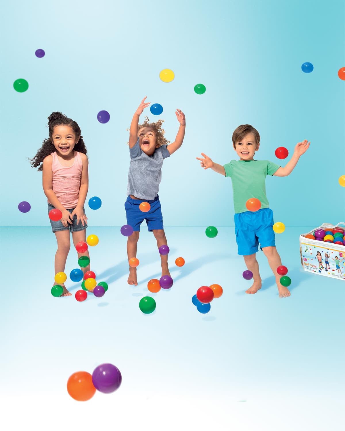 Intex Pack 100 Bolas Infantiles, Diámetro 6,5 cm, 6 Colores Surtidos, Plástico Resistente, Juego sensorial y motriz, Uso Interior y Exterior, Incluye Bolsa con asa, A Partir de 2 años (49602) — view 4