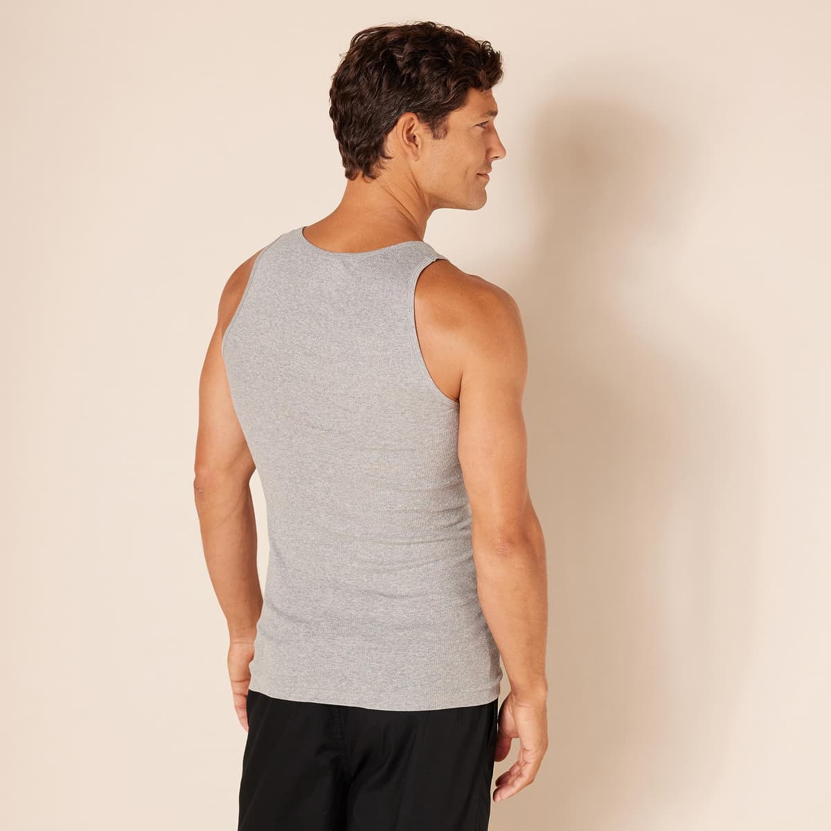 Amazon Essentials Men's Lightweight Tank Undershirts, Pack of 6 — view 3