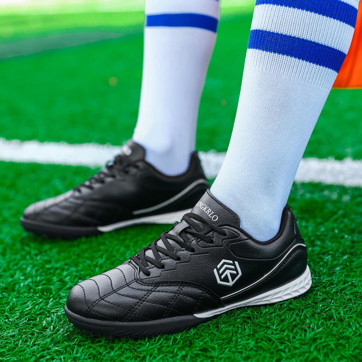 Boys Football Boots Kids Girls Club Firm Ground Soccer Shoe Astro Turf Trainers Athletics Sport Futsal Shoes Teenager Profession Competition Indoor Outdoor Sneakers — view 2