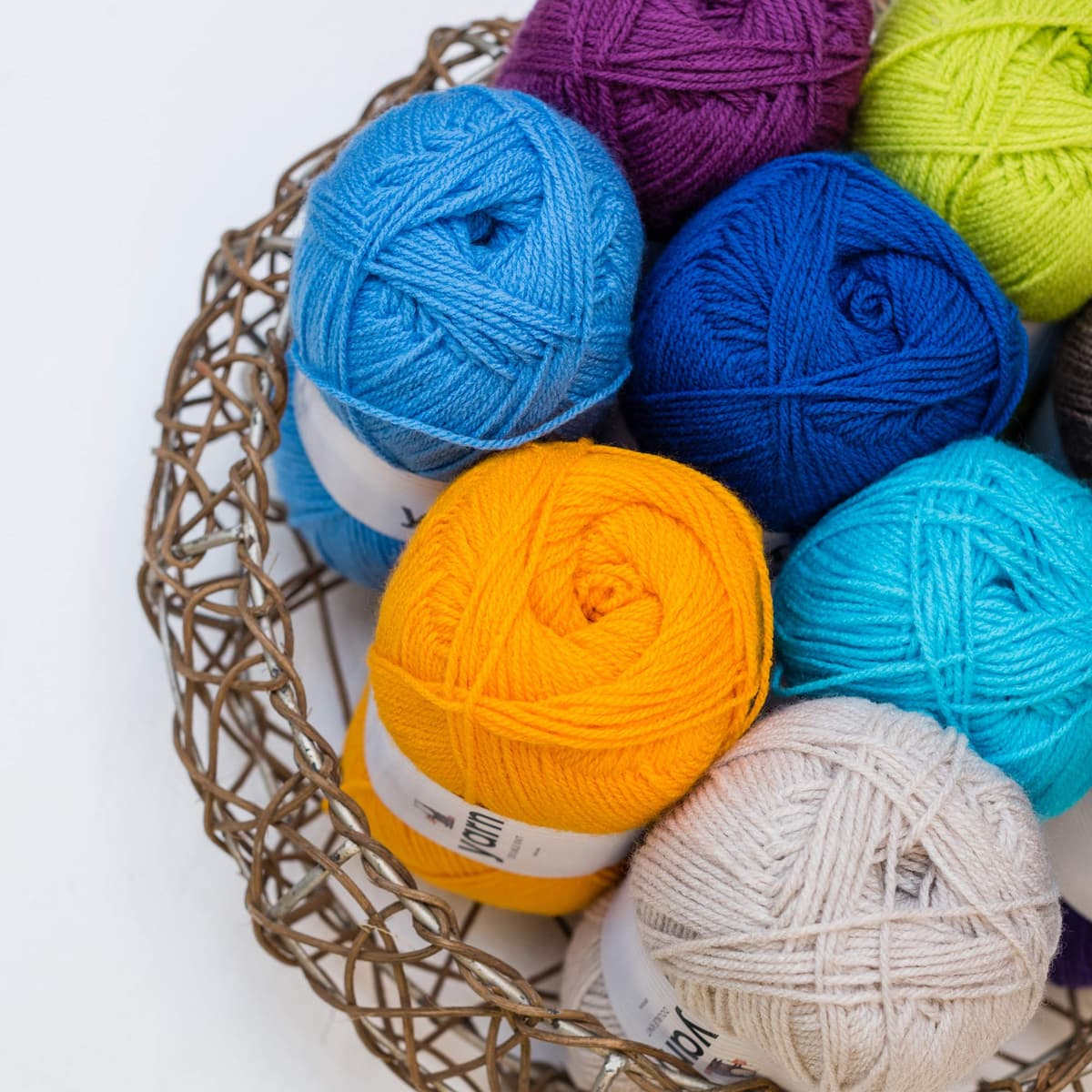 Korbond DK Beige Yarn - 100g Acrylic Wool - Lightweight, Hypoallergenic & Durable Double Knit Crochet Yarn Knitting Wool (290m Total) — view 4
