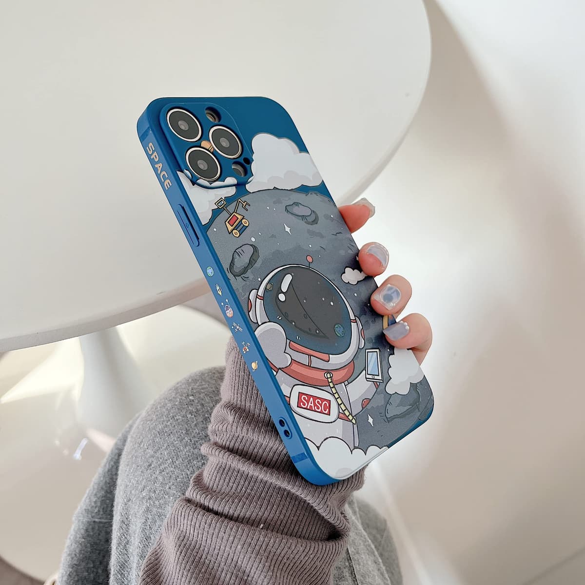 Yonds Queen for iPhone 11 Cute Case, Cool Cartoon Astronaut Planet Moon Space Design Stylish Soft TPU Bumper Shockproof Anti-Slip Protector Fashion Case (iPhone 11, Blue Moons) — view 4