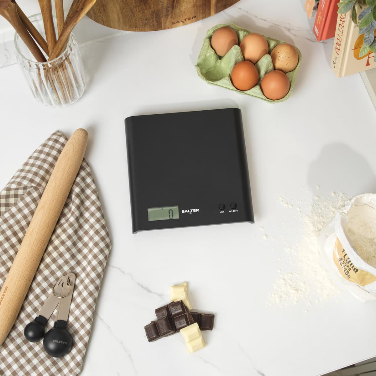 Salter Arc Kitchen Scale – Digital Food Weighing Scales For Precise Cooking/Baking, Slim Platform for Compact Storage, Add & Weigh/Tare Function, 3kg Capacity, Battery Included, Black — view 5