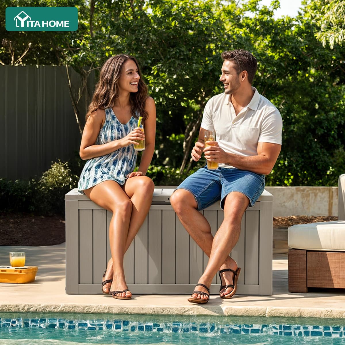 YITAHOME Outdoor Storage Box with Wheels, 270L Plastic Deck Box, Waterproof Garden Chest for Cushions, Tools & Pool Supplies, Lockable, Faux Woodgrain, 114.7 x 46.5 x 57.6 cm, Light brown — view 3