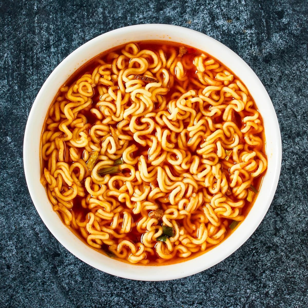 Fideos Ramyun, Pack 3 de Fideos Instantáneos Picantes Coreanos, Listos en 3 Minutos, Ideal para Hogar, Oficina, Viajes y Acampadas, Sabor Intenso y Reconfortante, 120g por Unidad — view 5