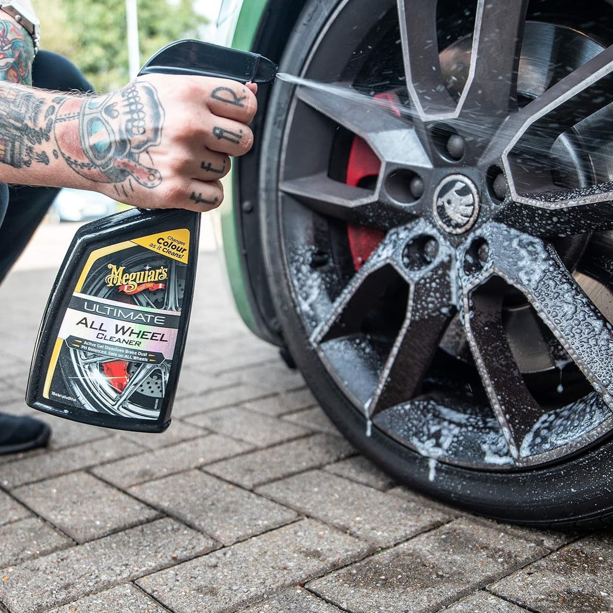 Meguiar's Ultimate All Wheel Cleaner Iron Remover 709ml, Changes Colour as it Cleans! - G180124EU, Brown,Purple — view 4