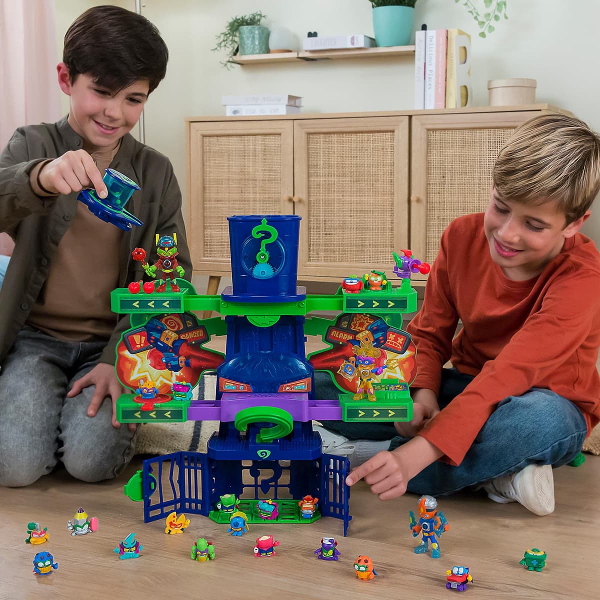 SUPERTHINGS KAZOOM Power – Enigma Tower. Torre de Enigma de la Serie de TV “Kazoom Power”. Contiene 1 Enigma Tower,1 Enigma Exclusivo,1 aeronave,1 prisión,1 catapulta,1 Disparador y 3 proyectiles — view 4