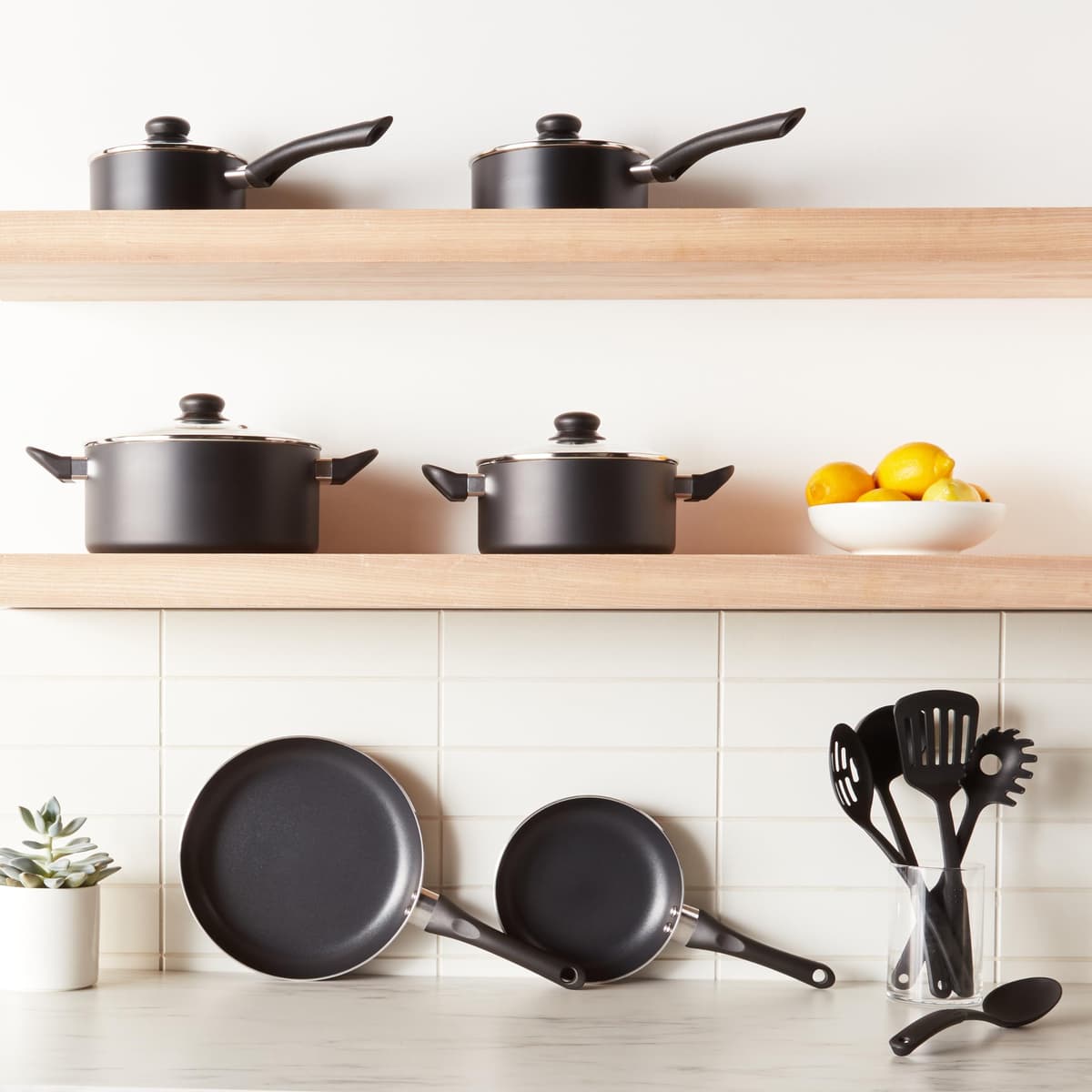 Amazon Basics Juego de utensilios de cocina antiadherentes, 15 piezas, Negro — view 3