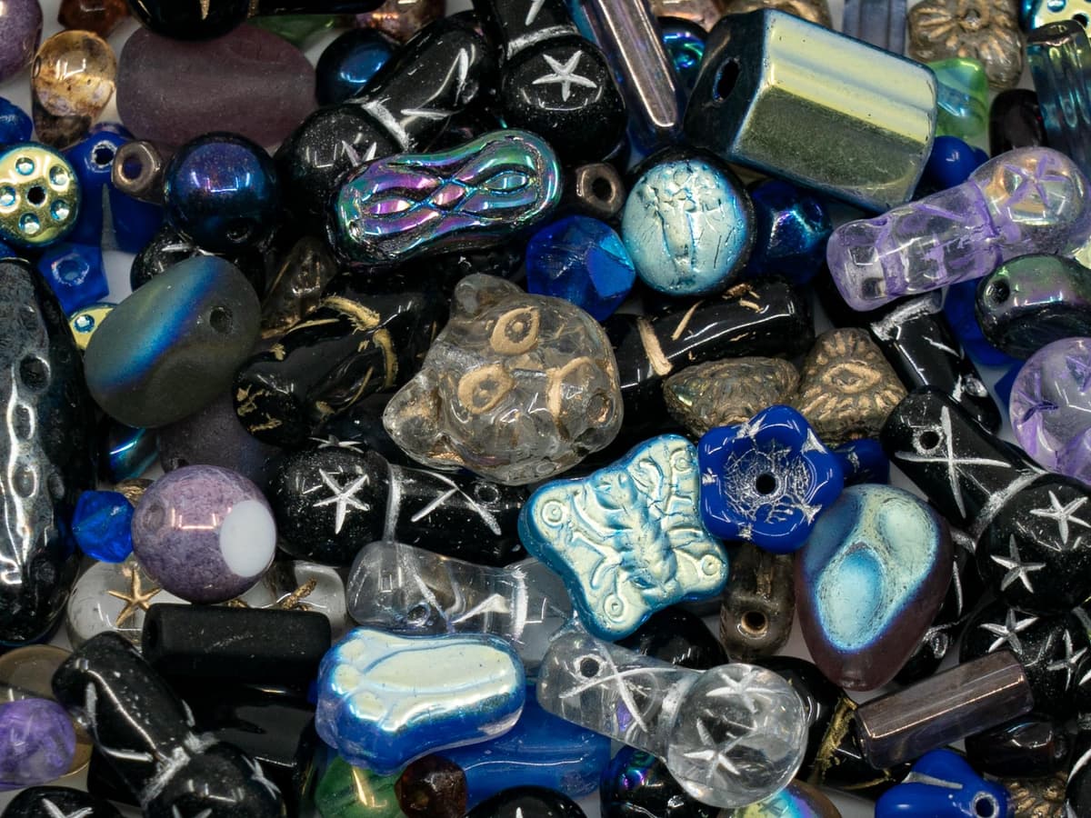 Czech 50-Piece Glass Beads, 6x9mm, Teardrop Siam Red — view 43