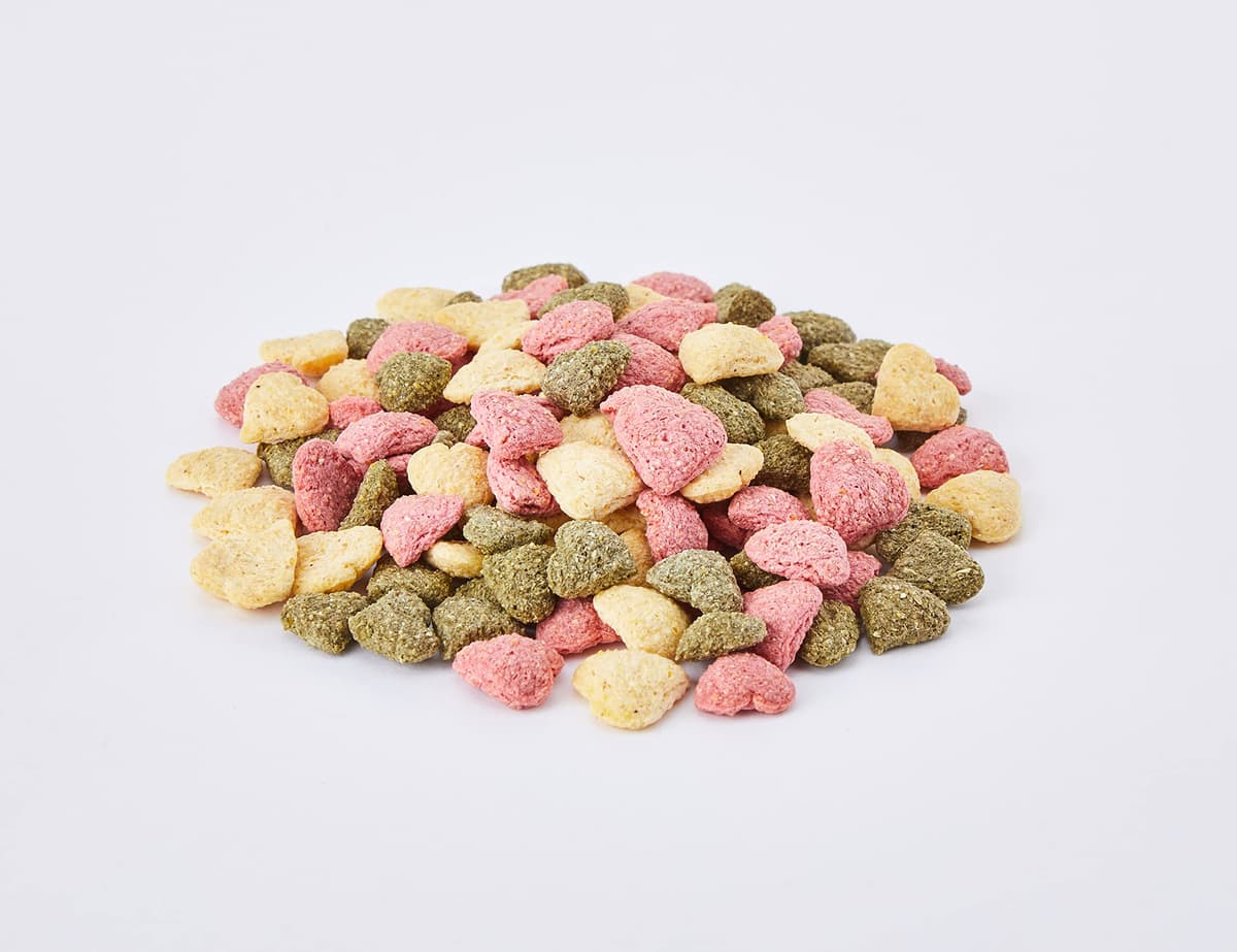 Rosewood Naturals Little Hearts, Small Animal Treats for Rabbits, Guinea Pigs, Chinchillas, Degus, Hamsters, Gerbils, Mice and Rats, 100g — view 3