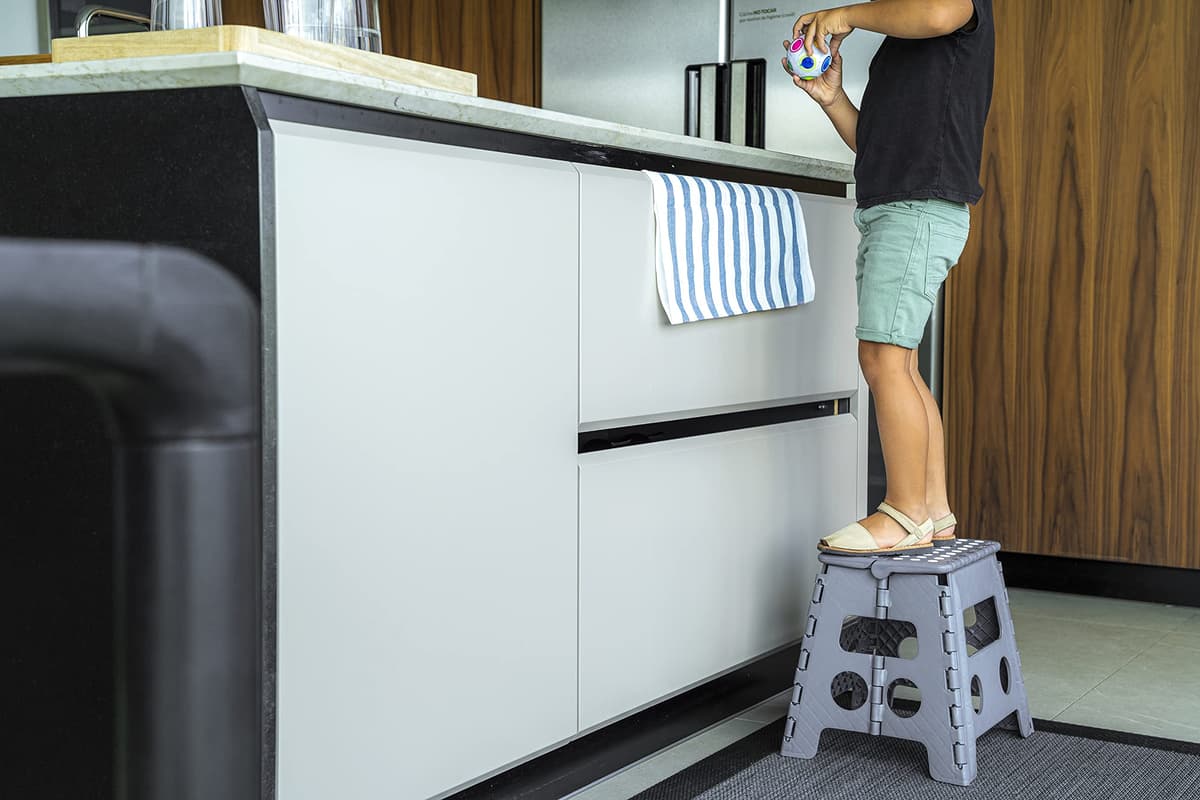 ARREGUI TB-022-G Taburete Plegable Cocina o Baño | Escalera Plegable Pequeña | Taburete Infantil | Banqueta Baño | Escalón Plegable para Adultos y Niños (hasta 150Kg) | 22 cm de Altura | Gris — view 26