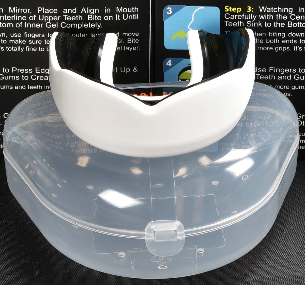 Oral Mart Vampiro colmillo Protector bucal con Estuche ventilado para Karate, Boxeo, Combate, Taekwondo — view 4