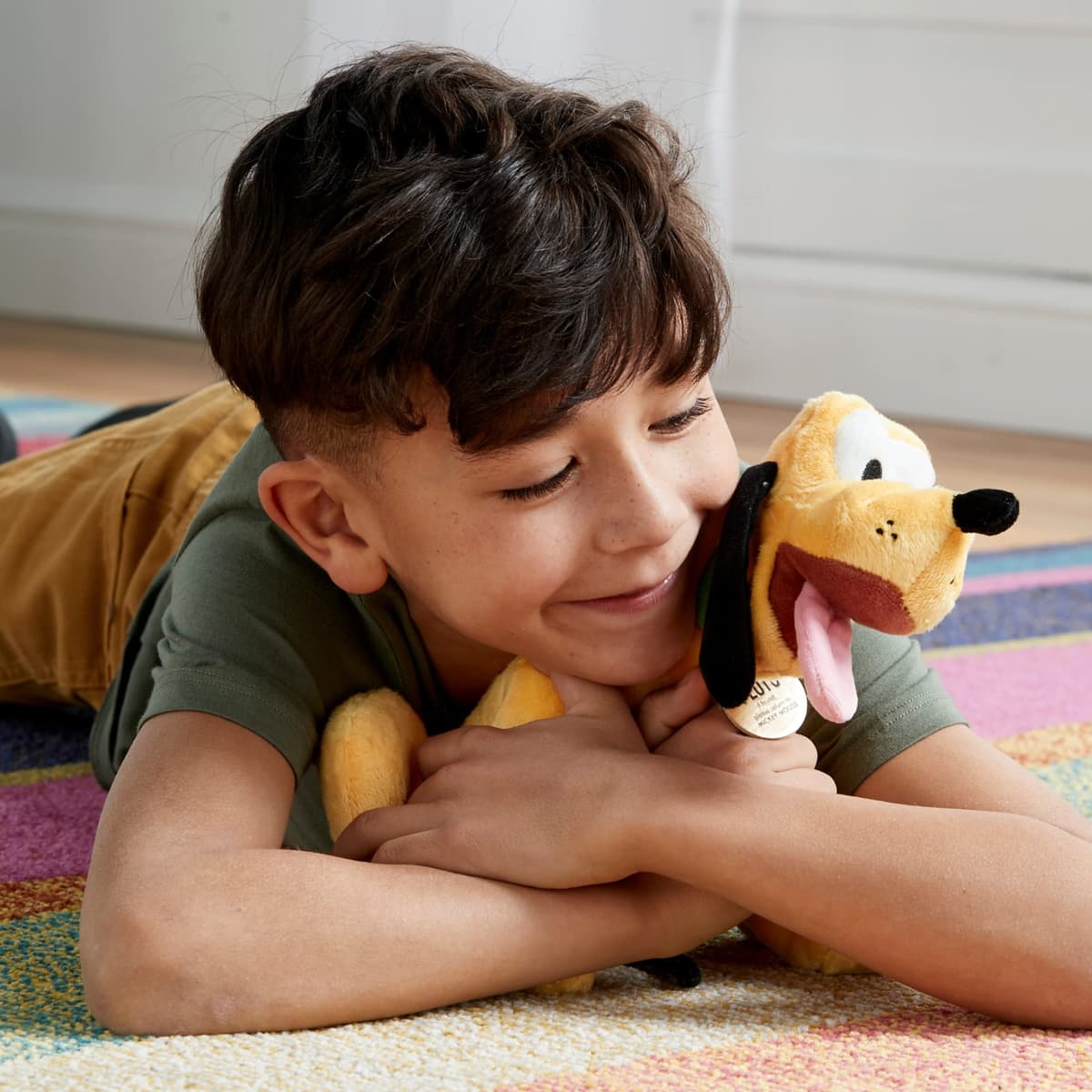Disney Store Peluche pequeño de Pluto, Altura: 25 cm, el emblemático Pluto de Peluche Presenta su Aspecto característico y Lleva un Collar con un Texto, Adecuado para Todas Las Edades. — view 3
