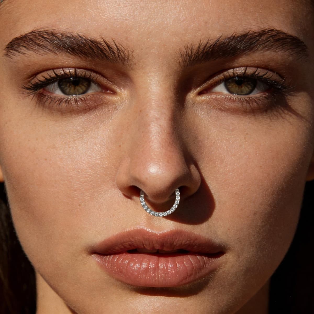 Piercing para la nariz para mujer, acero inoxidable, oro y plata, piercing para la nariz, hélix, septum, tragus, conch, piercing labial, nariz, anillos, circonitas, 8 mm/10 mm — view 2