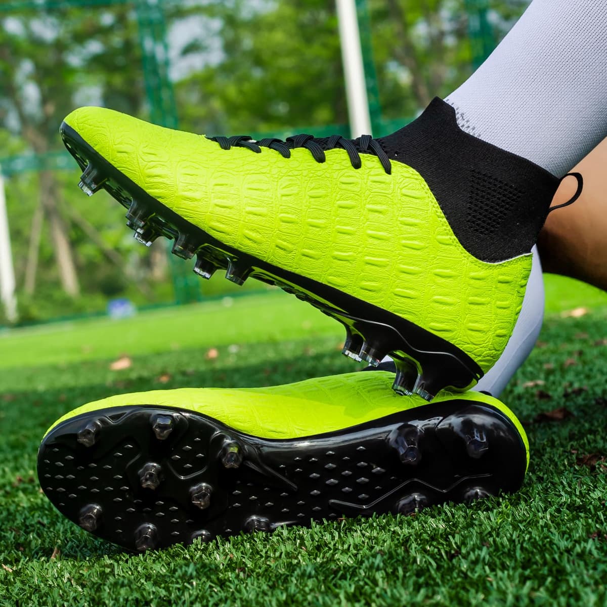 Boys Football Shoes Kids Girls FG/AG Soccer Athletics Training Sport Running Shoes Profession Competition Teenager Indoor Outdoor Cleats Sneakers — view 2