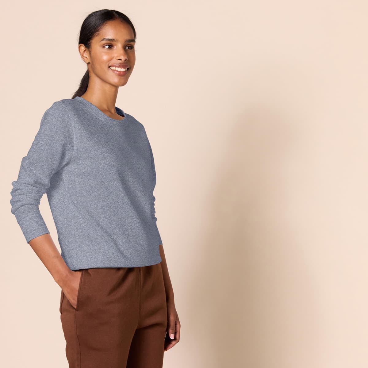 Amazon Essentials Mujer Sudadera con Cuello Redondo de Forro Polar (Disponible en Tallas Grandes) — view 3