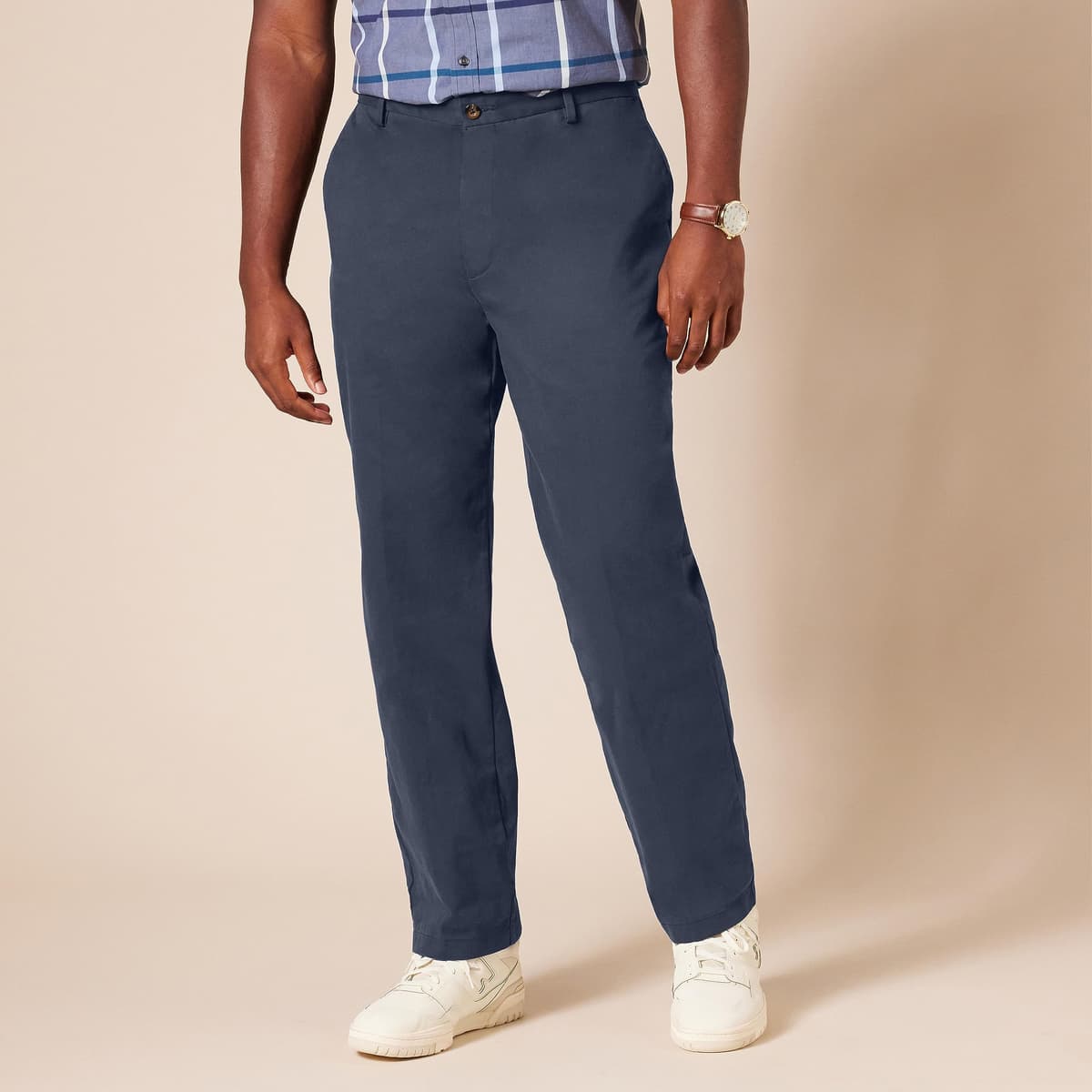 Amazon Essentials Men's Classic-Fit Wrinkle-Resistant Flat-Front Chino Trousers (Available in Big and Tall) — view 5