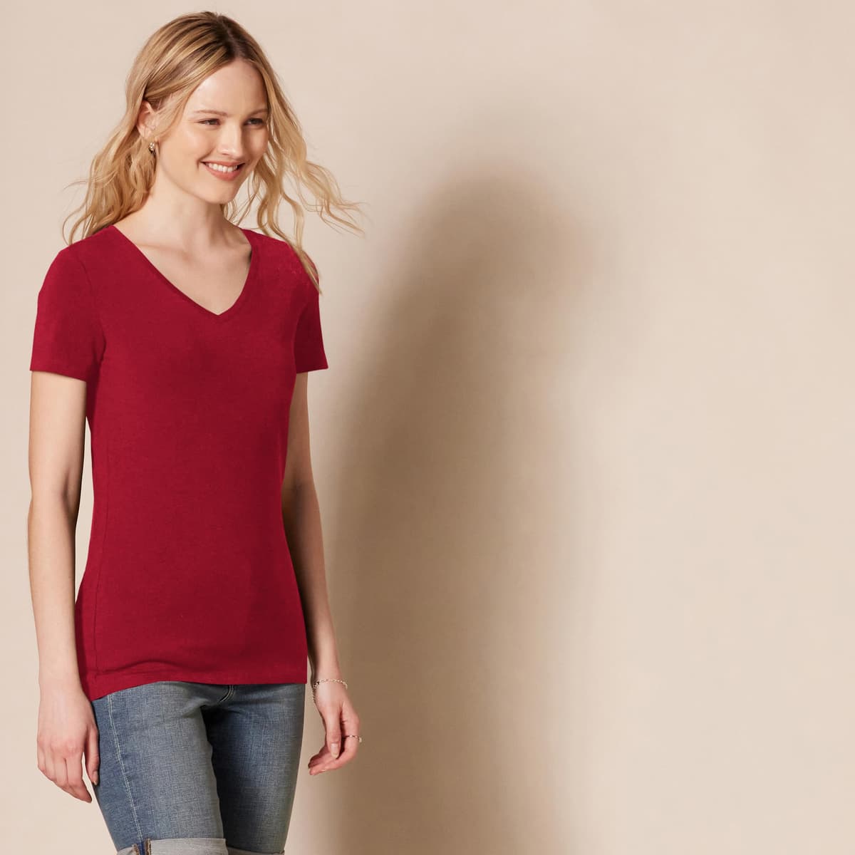 Amazon Essentials Women's Regular-Fit Short-Sleeve T-Shirt (Crewneck and V-Neck Options), Multipacks — view 105
