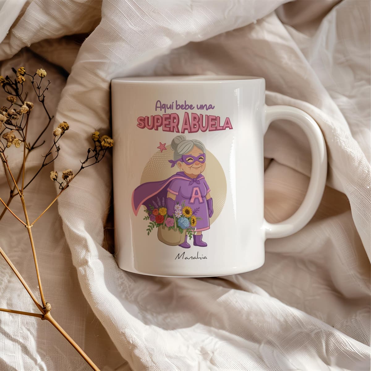 Manahia - Taza Abuelita - Aquí bebe una super abuela | Regalo Original Nietos, Superabuela - Idea Sorpresa Cumpleaños, Día de la madre, Navidad | Caja Regalo Kraft — view 5