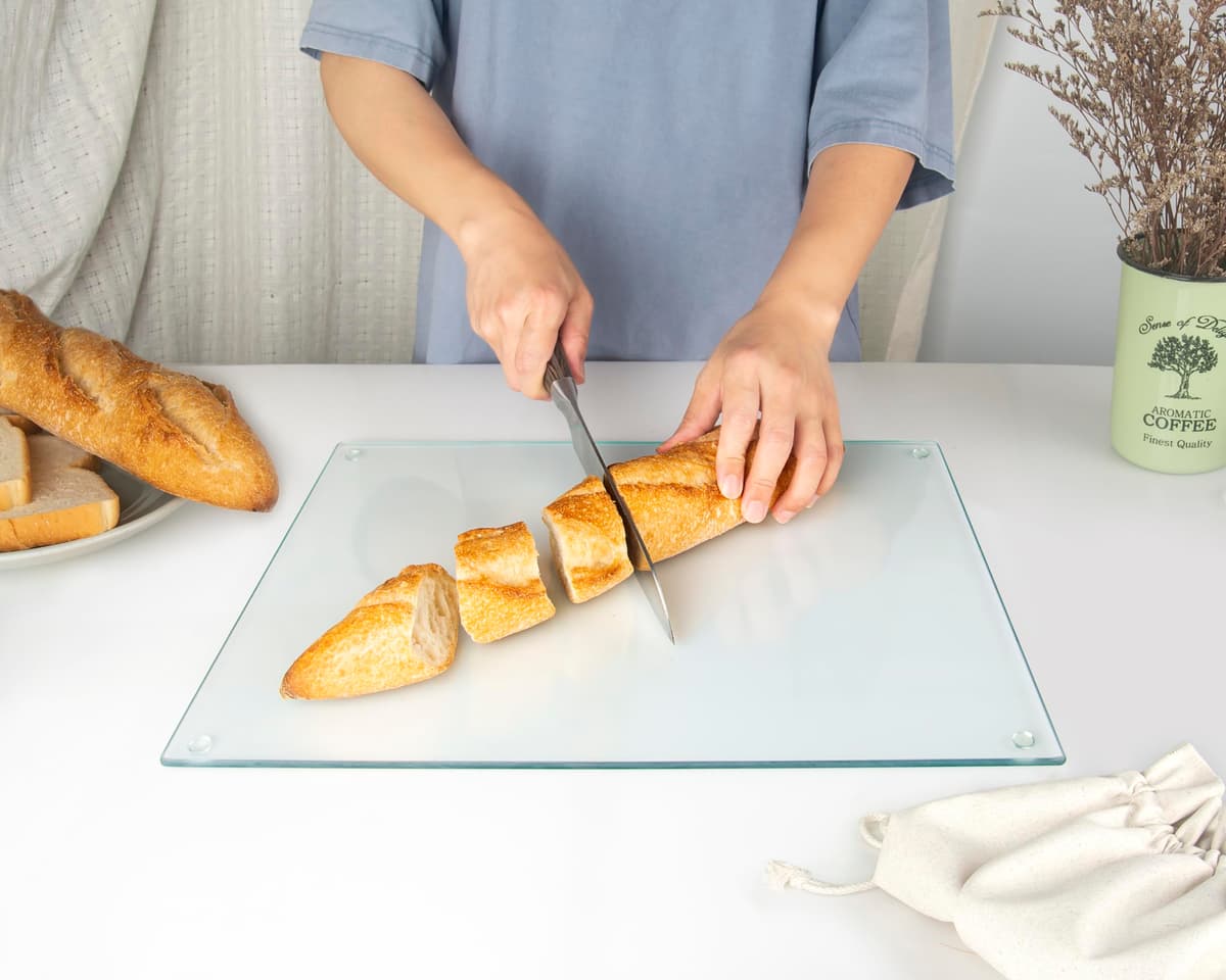 Tabla de Cortar de Vidrio 40 x 30 cm: Protector de Encimera de Vidrio para Cocina - Vidrio Templado Duradero e Higiénico, Resistente a Arañazos - TRANSPARENTE — view 3