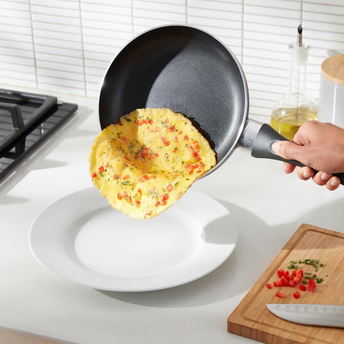 Amazon Basics Juego de utensilios de cocina antiadherentes, 15 piezas, Negro — view 6
