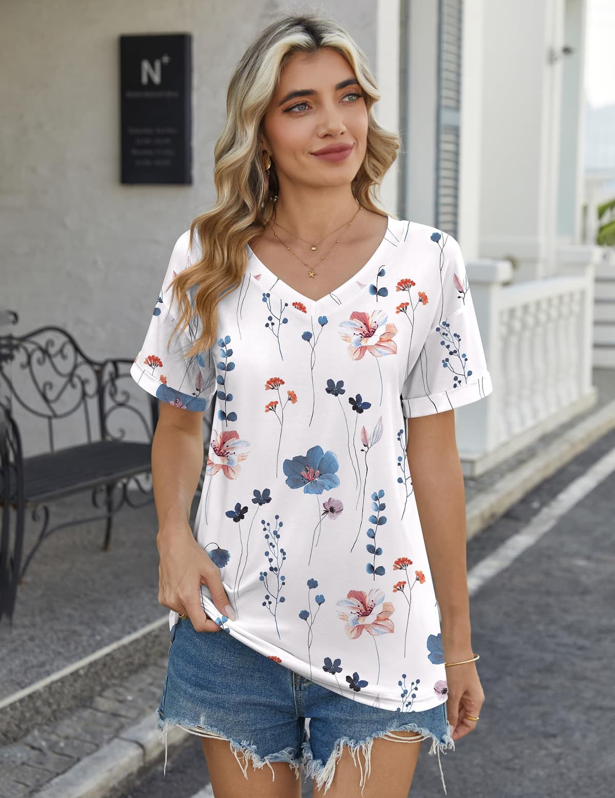 Zeagoo Camiseta básica de manga corta con cuello en V para mujer, para verano, informal, holgada, floral, blusa — view 4