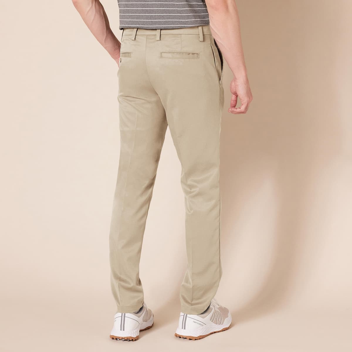 Amazon Essentials Men's Slim-Fit Stretch Golf Trouser — view 2