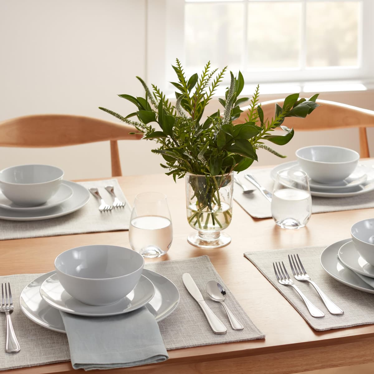 Amazon Basics Vajilla, 6 servicios, Paquete de 18, Porcelana blanca lisa — view 11