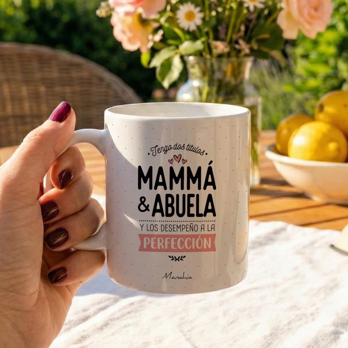 Manahia - Taza Mamá Abuela, desempeño ambos titulos a la perfección | Detalle Original Emotivo Navidad, Día de la Madre, de los Abuelos, Futura Abuela | Idea Sorpresa Anuncio Embarazo | Con Caja Kraft — view 2