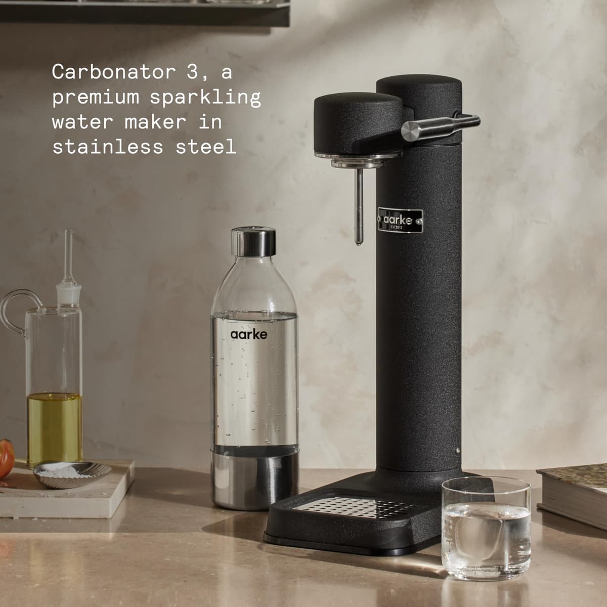 Aarke Carbonator 3, Máquina para hacer Agua con Gas en Acero Inoxidable, incluye Botella 800ml, Acabado en Negro — view 3
