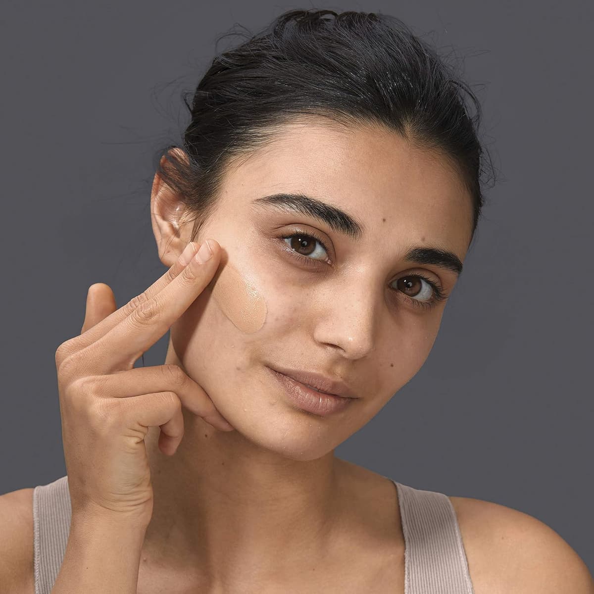 Maybelline Foundation, Dream Radiant Liquid Hydrating Foundation with Hyaluronic Acid and Collagen, Lightweight, Medium Coverage Up to 12 Hour Hydration, 20 Cameo, 30 ml (Pack of 1) 20 Cameo 30 ml (Pack of 1) — view 9