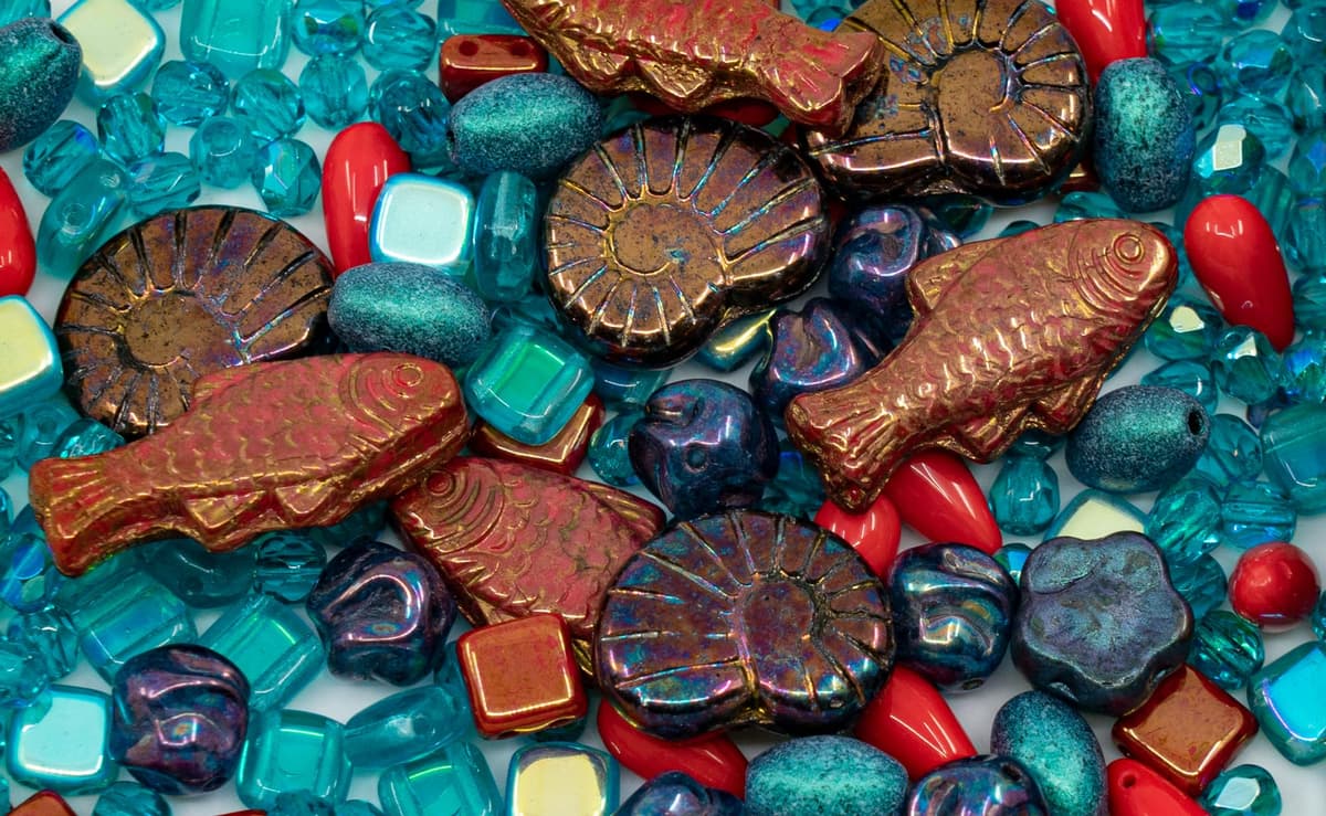 Czech 50-Piece Glass Beads, 6x9mm, Teardrop Siam Red — view 87