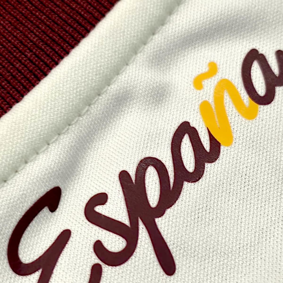 Champion's City Kit España Mundial 2026-2028 | Réplica Camiseta y pantalón | Lamine Yamal 19 | Color Blanco y Granate | Conjunto fútbol para Adulto y niño — view 5