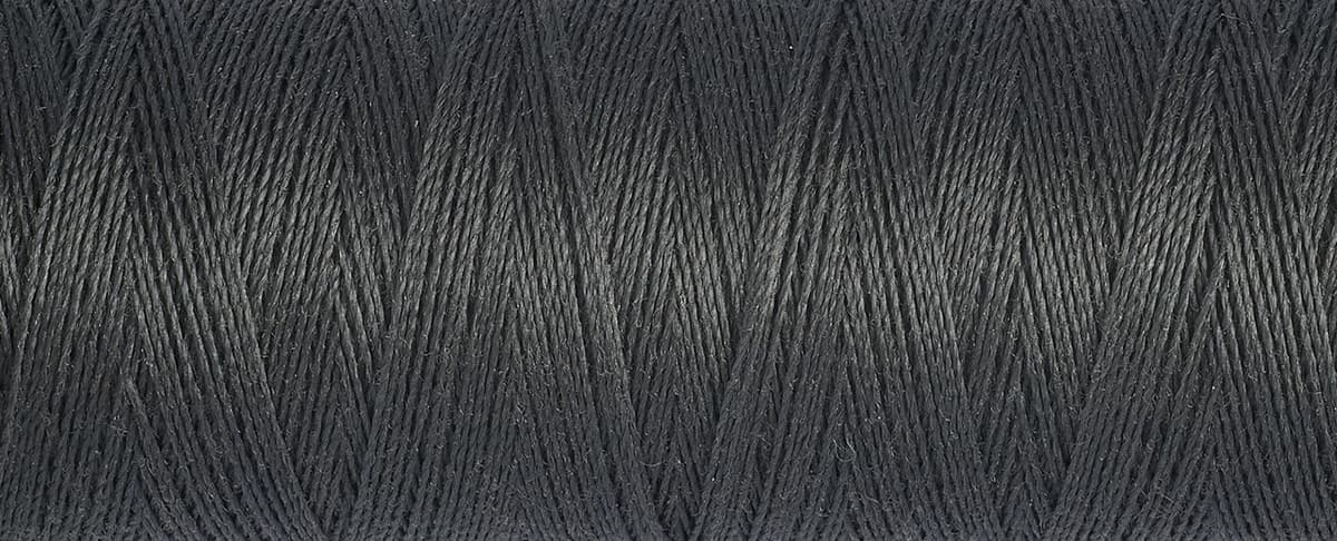 Gütermann G723860-369 Polyester Sewing Thread 369 Red 100m — view 3