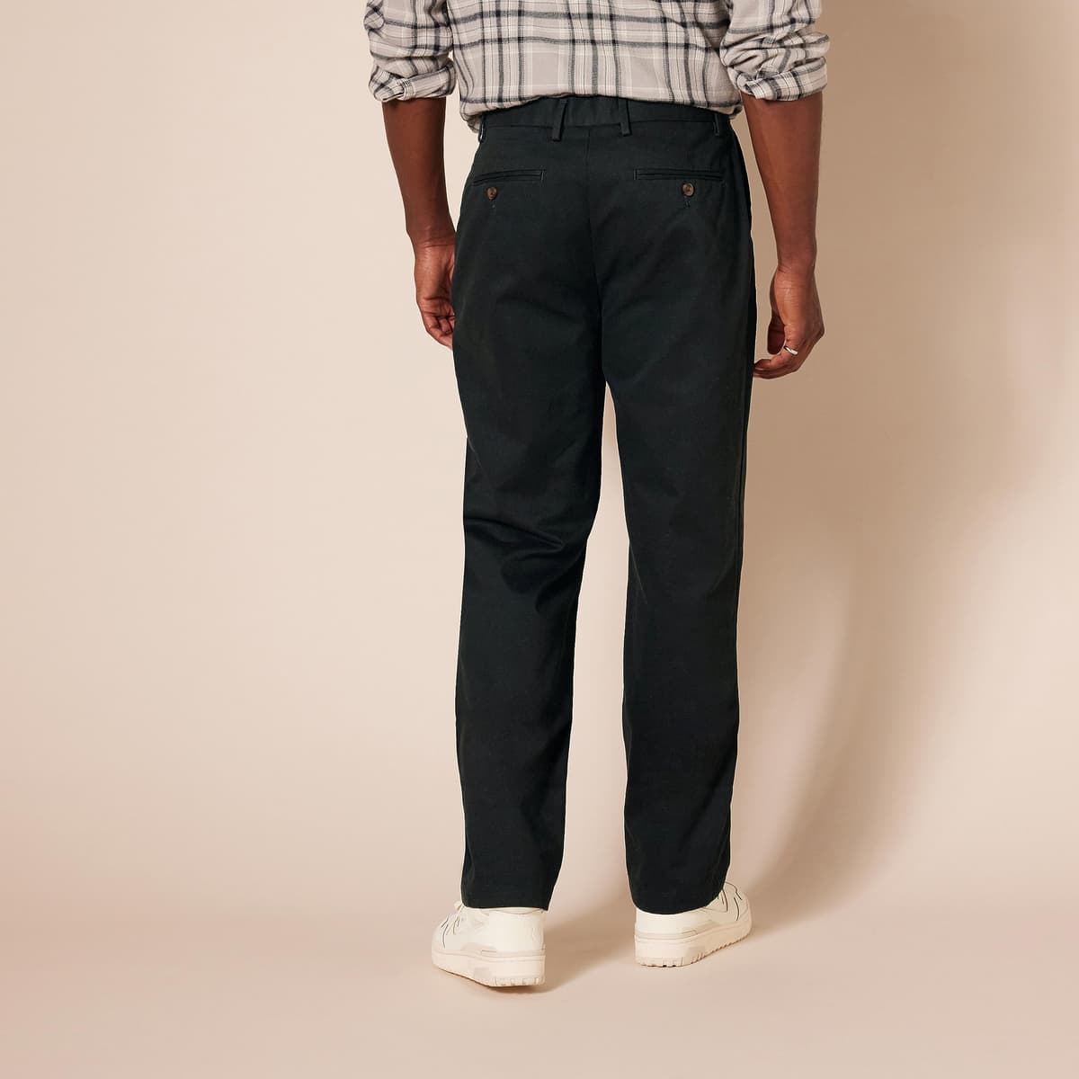 Amazon Essentials Men's Classic-Fit Wrinkle-Resistant Flat-Front Chino Trousers (Available in Big and Tall) — view 2