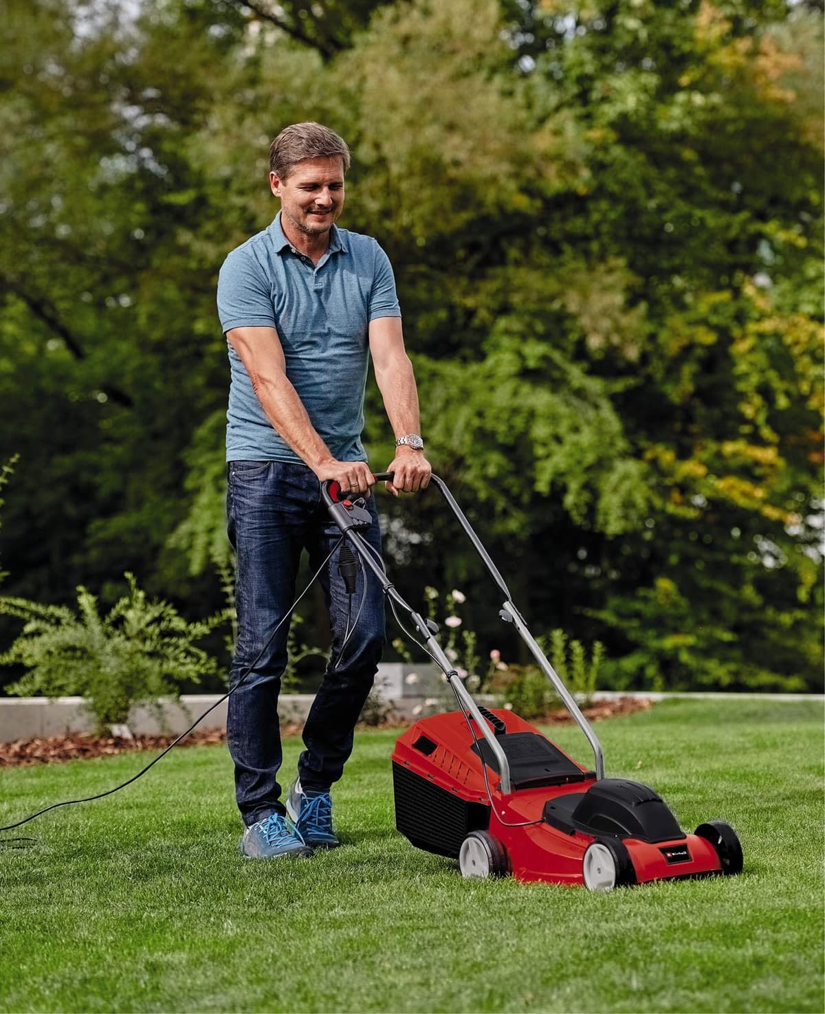 Einhell Electric Lawn Mower, 32cm Cutting Width, 30L Grass Box, 3 Cutting Height Levels - Lightweight Corded Walk-Behind Lawnmower For Small To Medium Gardens GE-EM 1032 — view 2