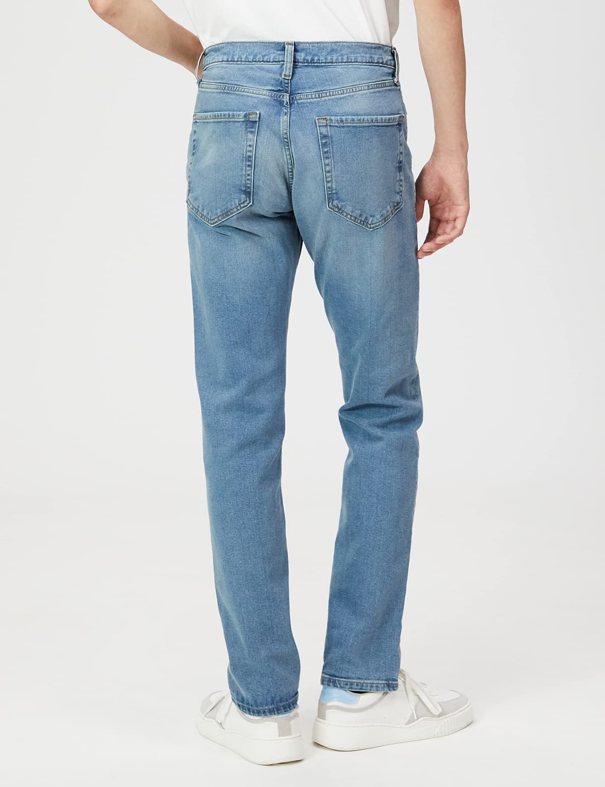 Amazon Essentials Men's Athletic-Fit Stretch Jeans - Discontinued Colours — view 2