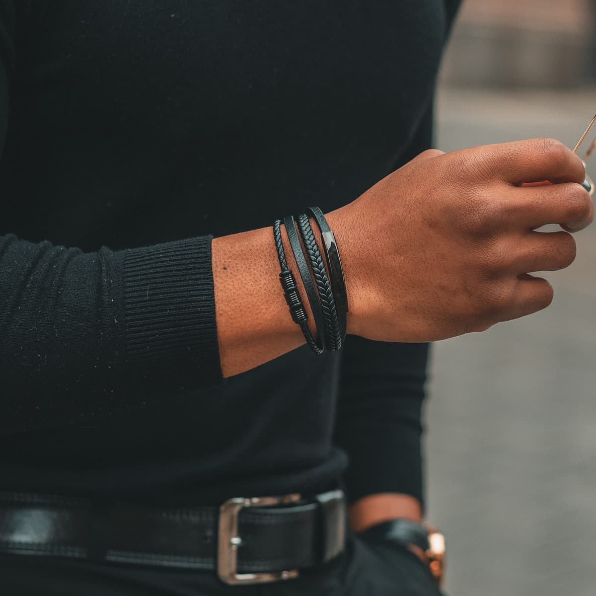 SERASAR Pulseras de cuero premium para hombre | Cierre seguro de acero inoxidable | Tres colores | Joyero Incluido — view 5