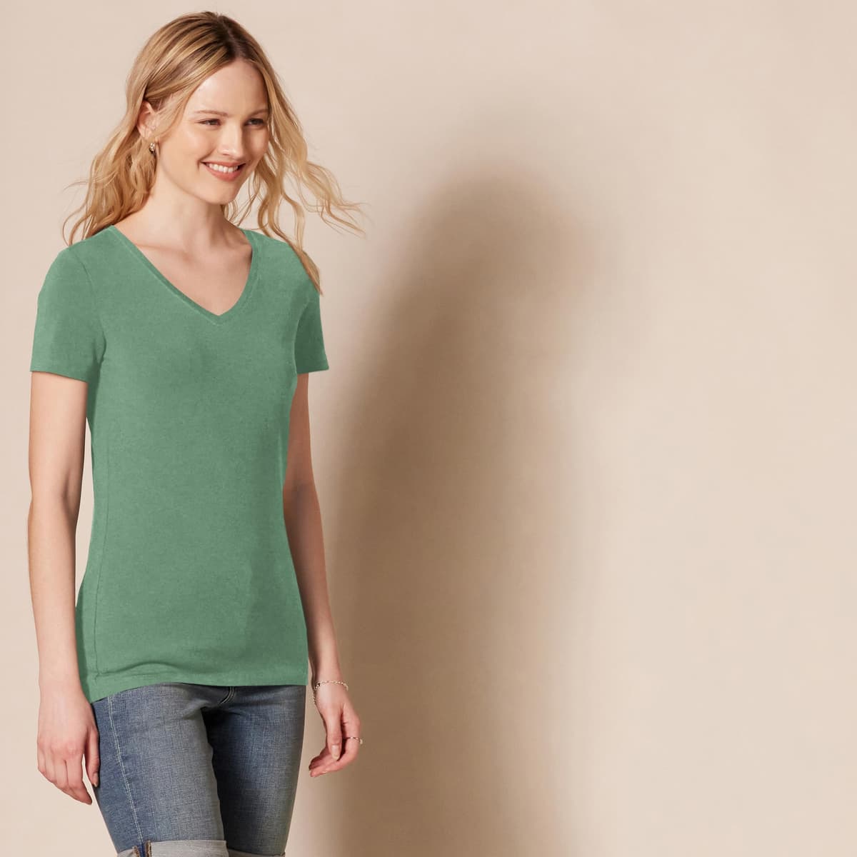 Amazon Essentials Women's Regular-Fit Short-Sleeve T-Shirt (Crewneck and V-Neck Options), Multipacks — view 397